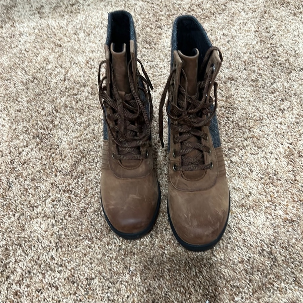 Brand new Sorel boots size 8